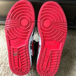 Jordan 1's, 9 1/2